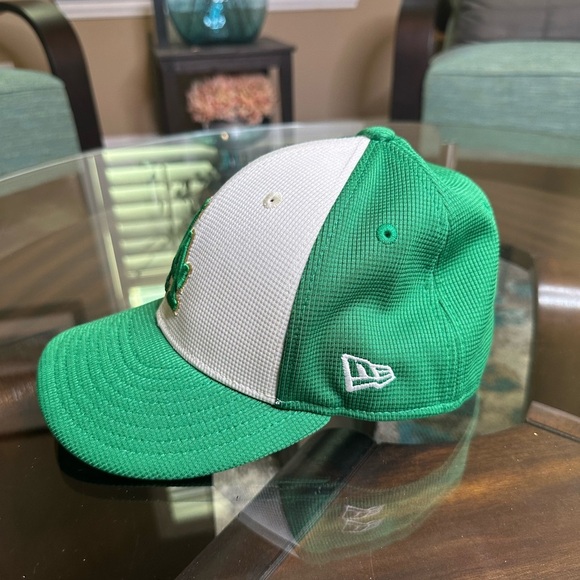 New Los Angeles Dodgers New Era White/Green Low Profile 59FIFTY Fitted Hat 7 1/4 - Picture 2 of 5